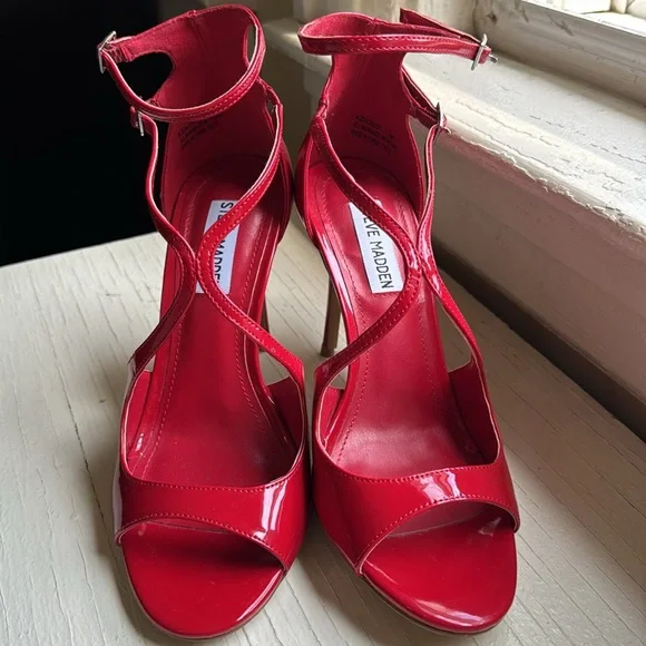 Like New Steve Madden Ace Sandals 7.5 - Picture 2 of 12